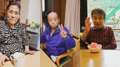 テーブルを囲んで過ごす三人と、器に盛られたかき氷